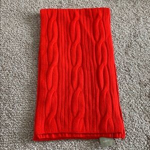 Ribbed cable-knit scarf in everyday cashmere